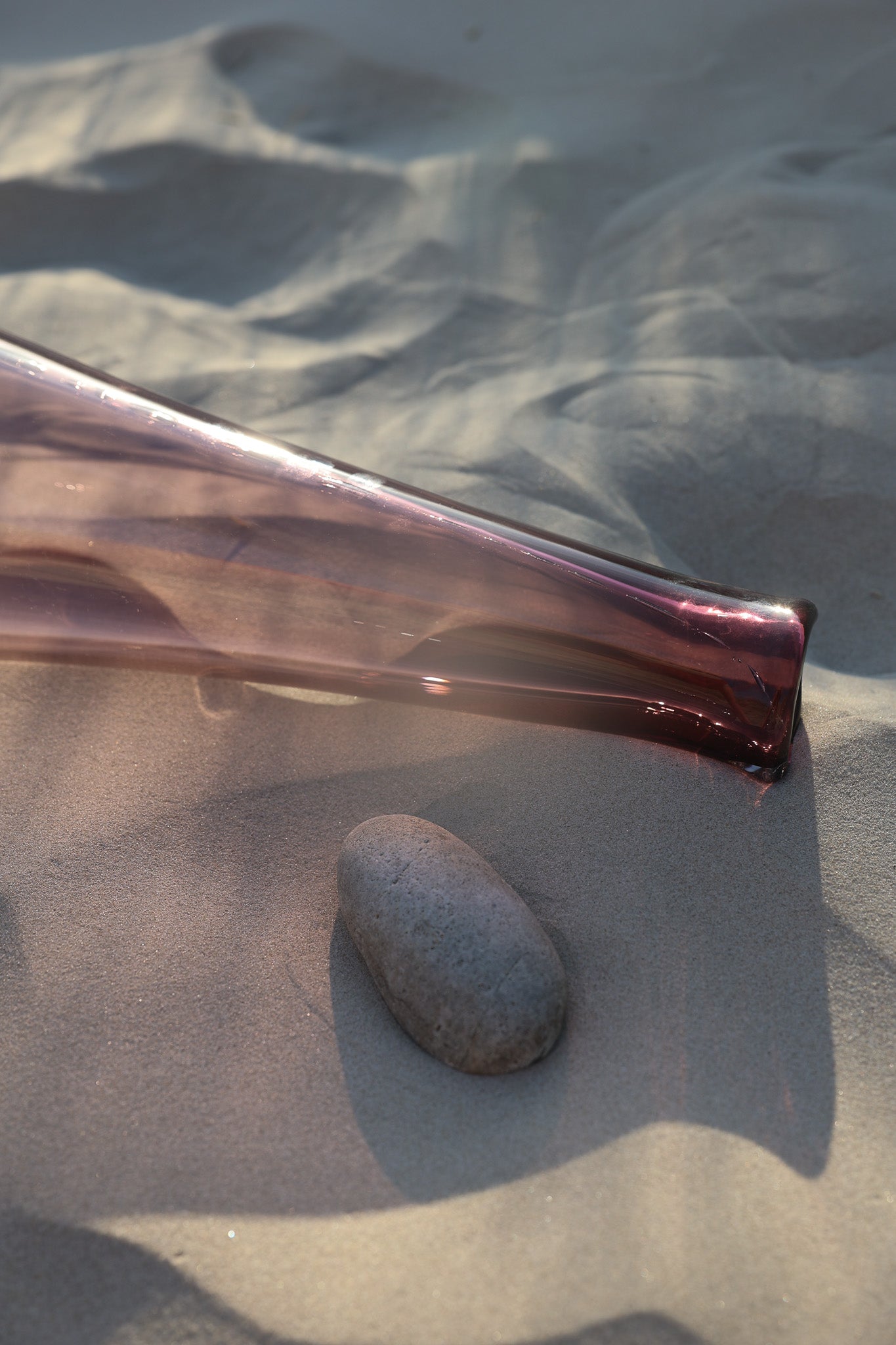 Yutori Glass sculpture with stone