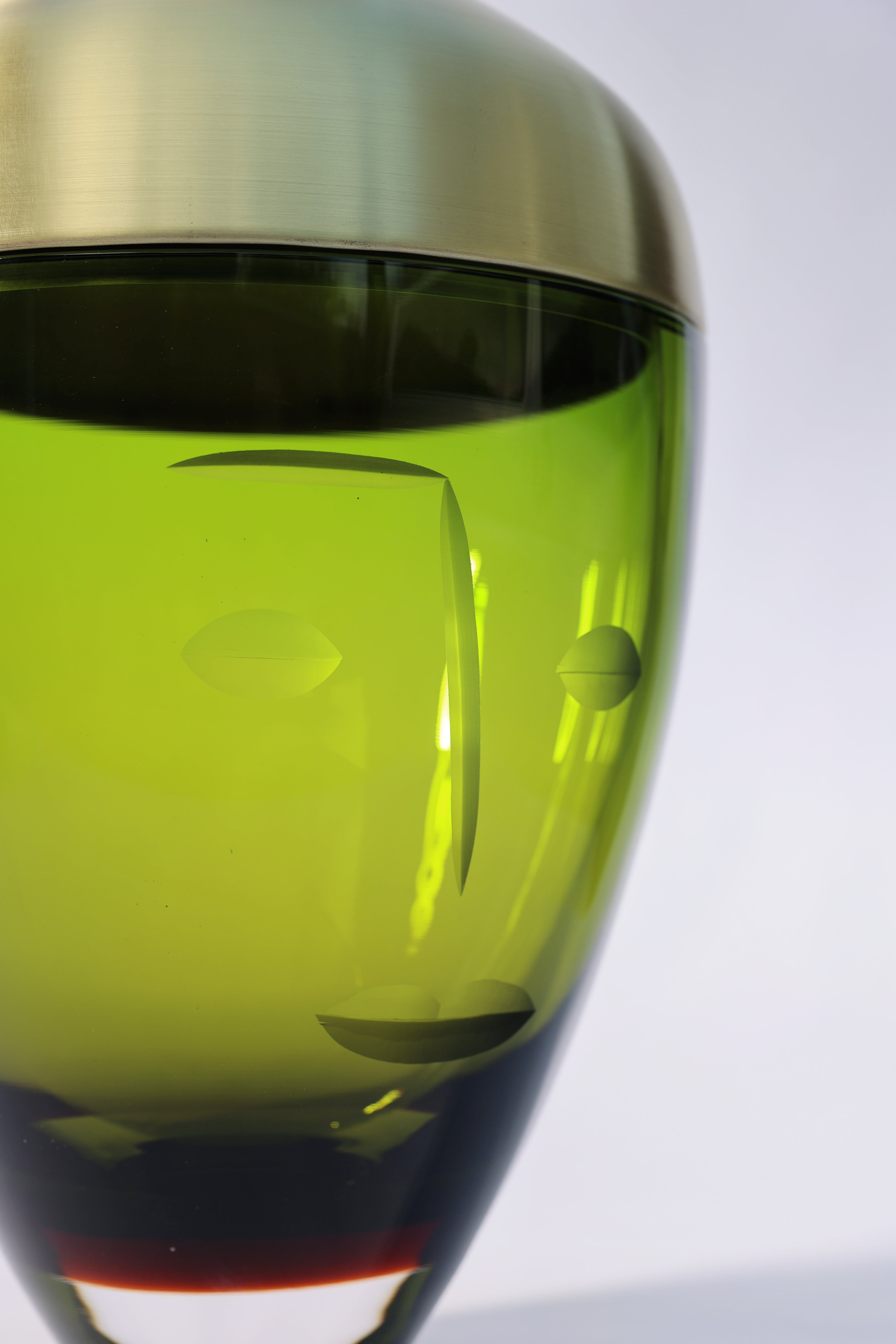 MUSE VESSEL | Classic Vessel with figurative glass cutting