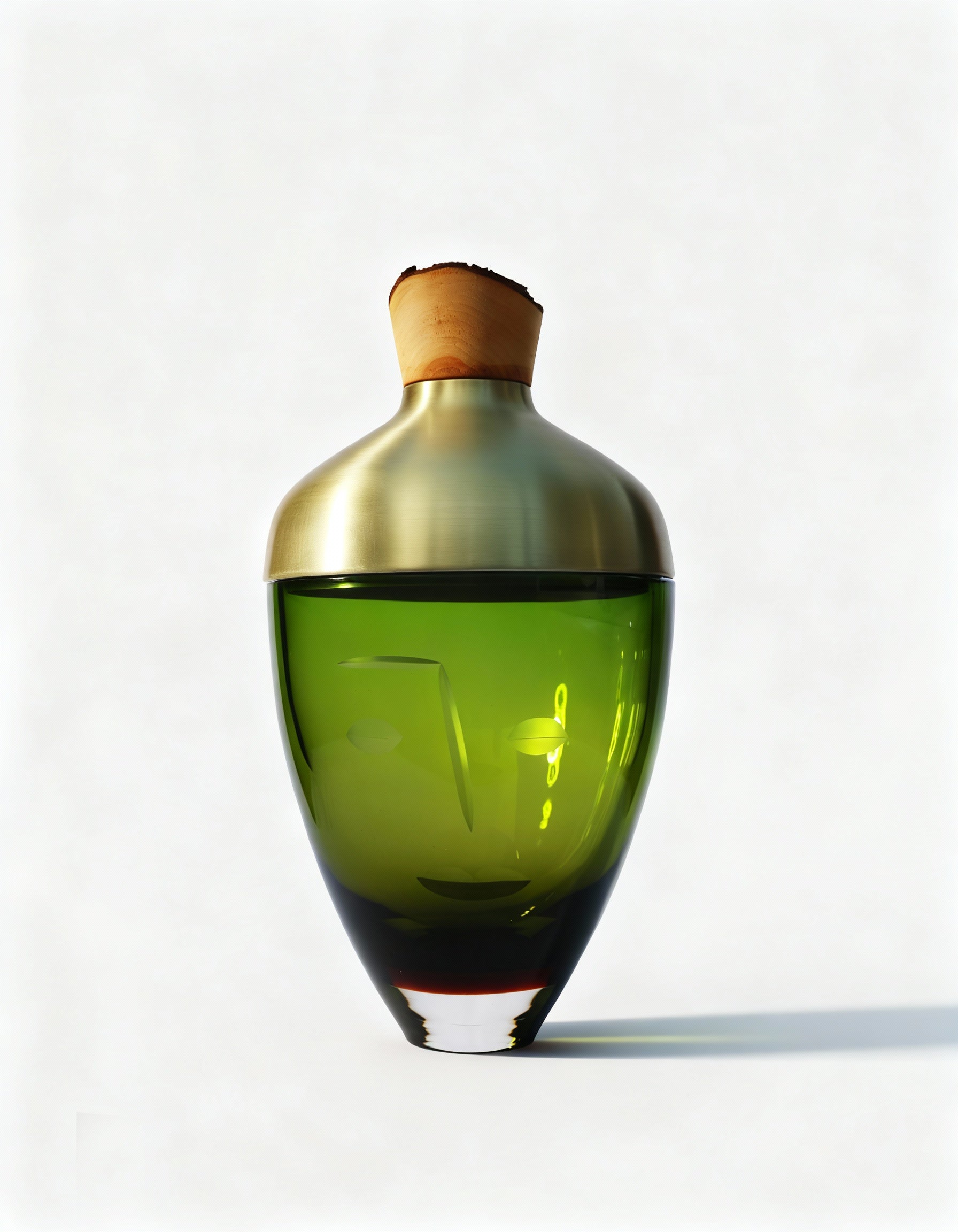 MUSE VESSEL | Classic Vessel with figurative glass cutting