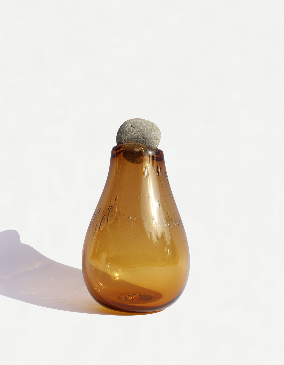 Yutori Glass sculpture with stone