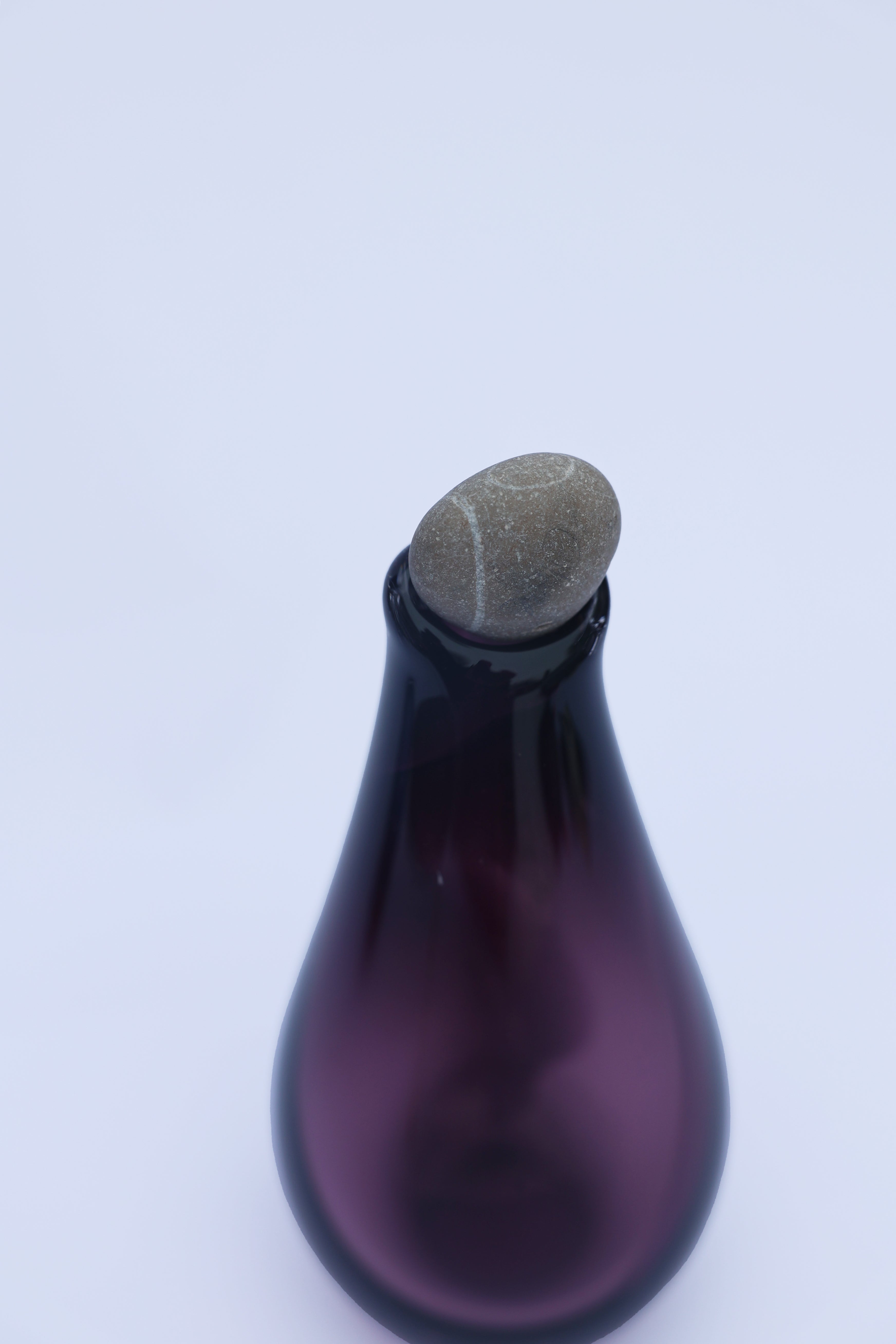 Yutori Glass sculpture with stone