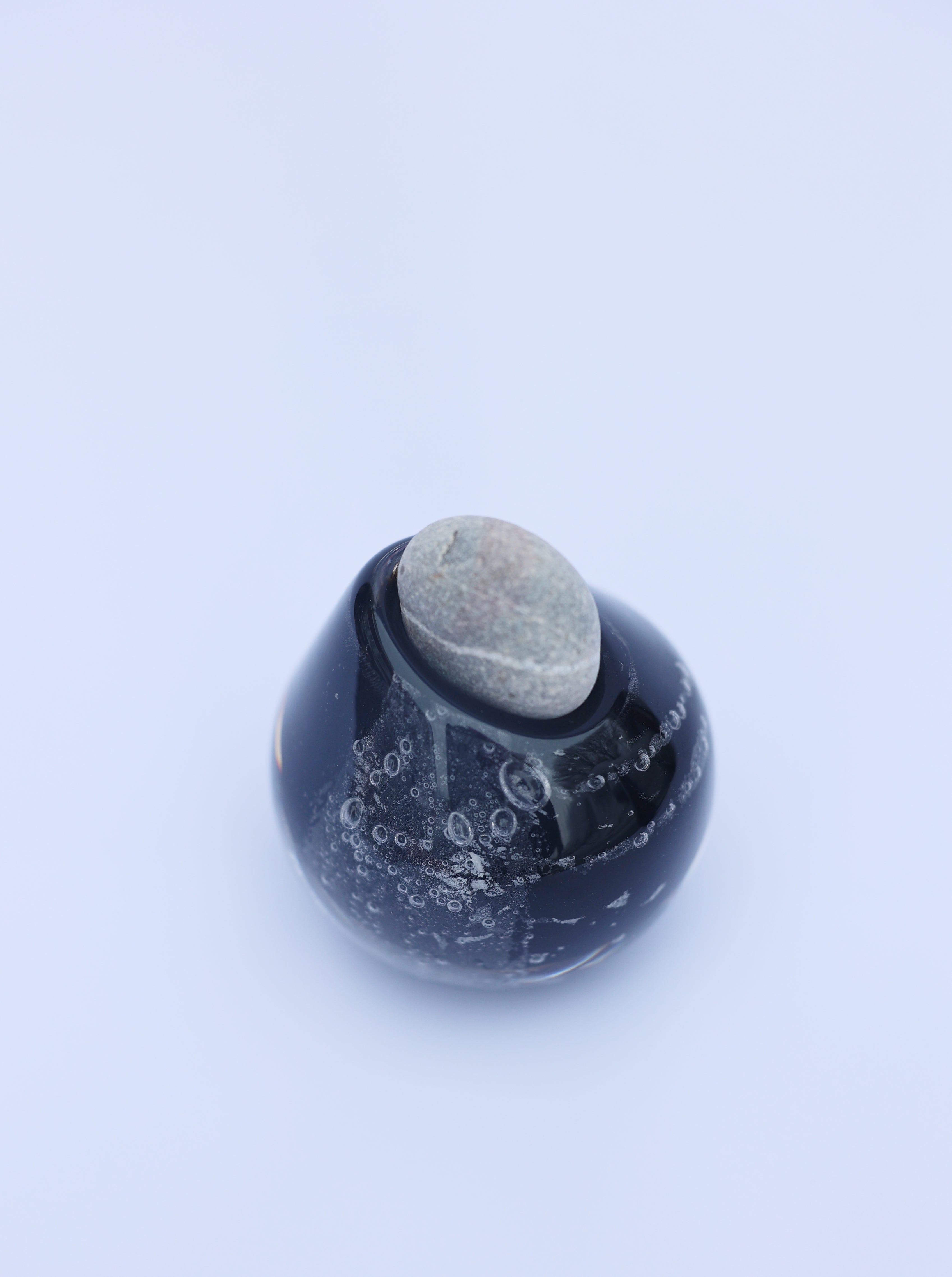 Yutori Glass sculpture with stone