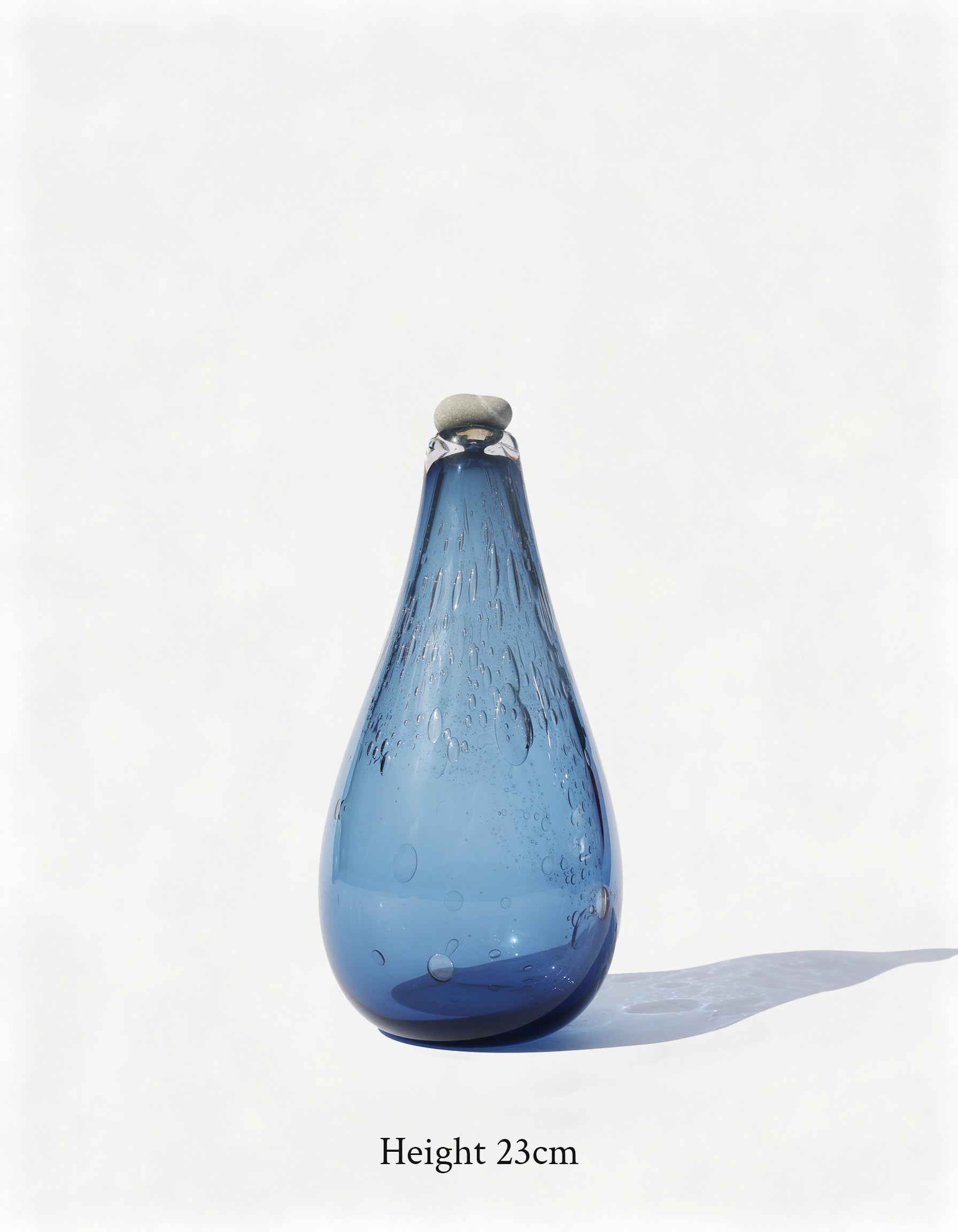 Yutori Glass sculpture with stone