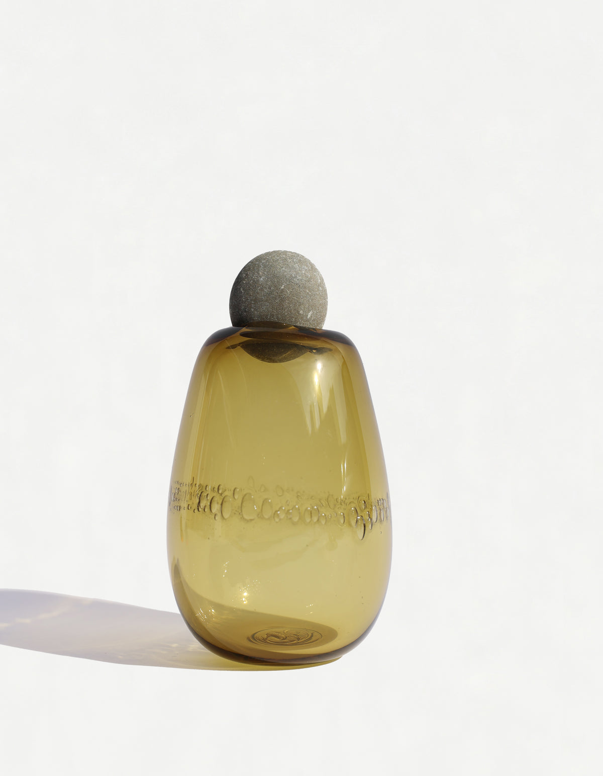 Yutori Glass sculpture with stone