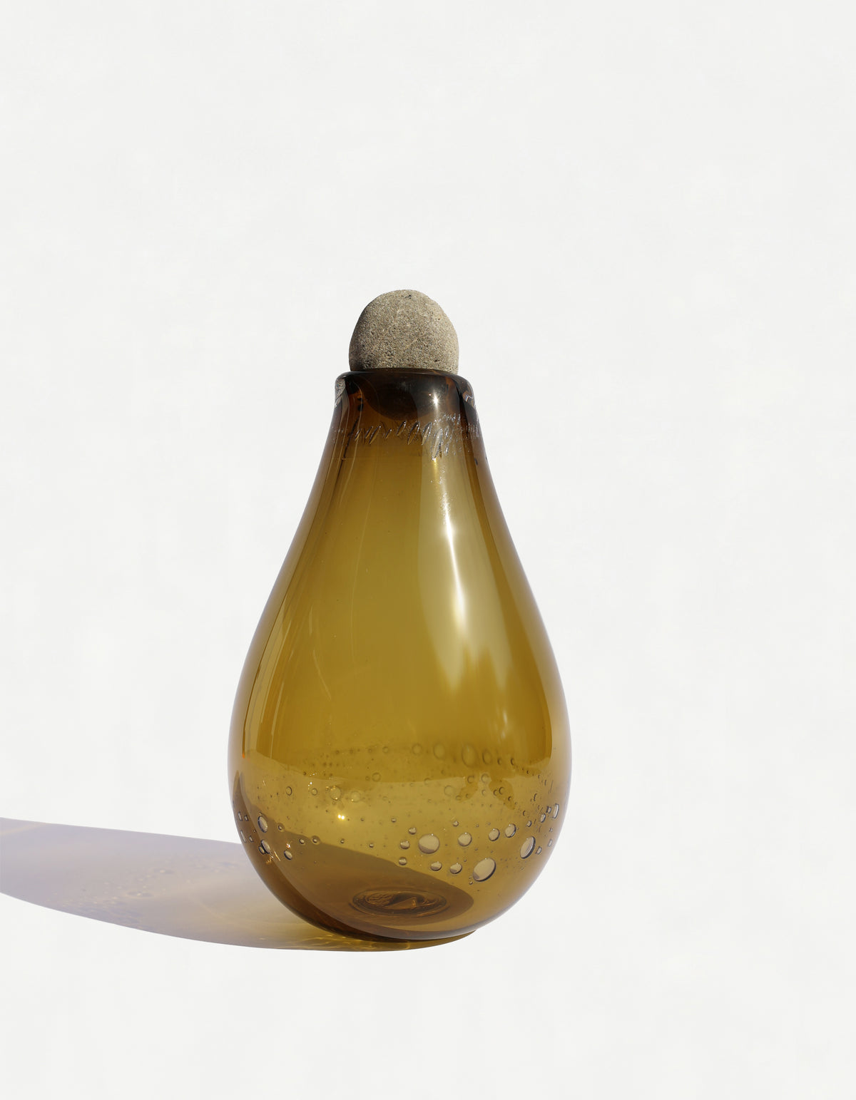 Yutori Glass sculpture with stone