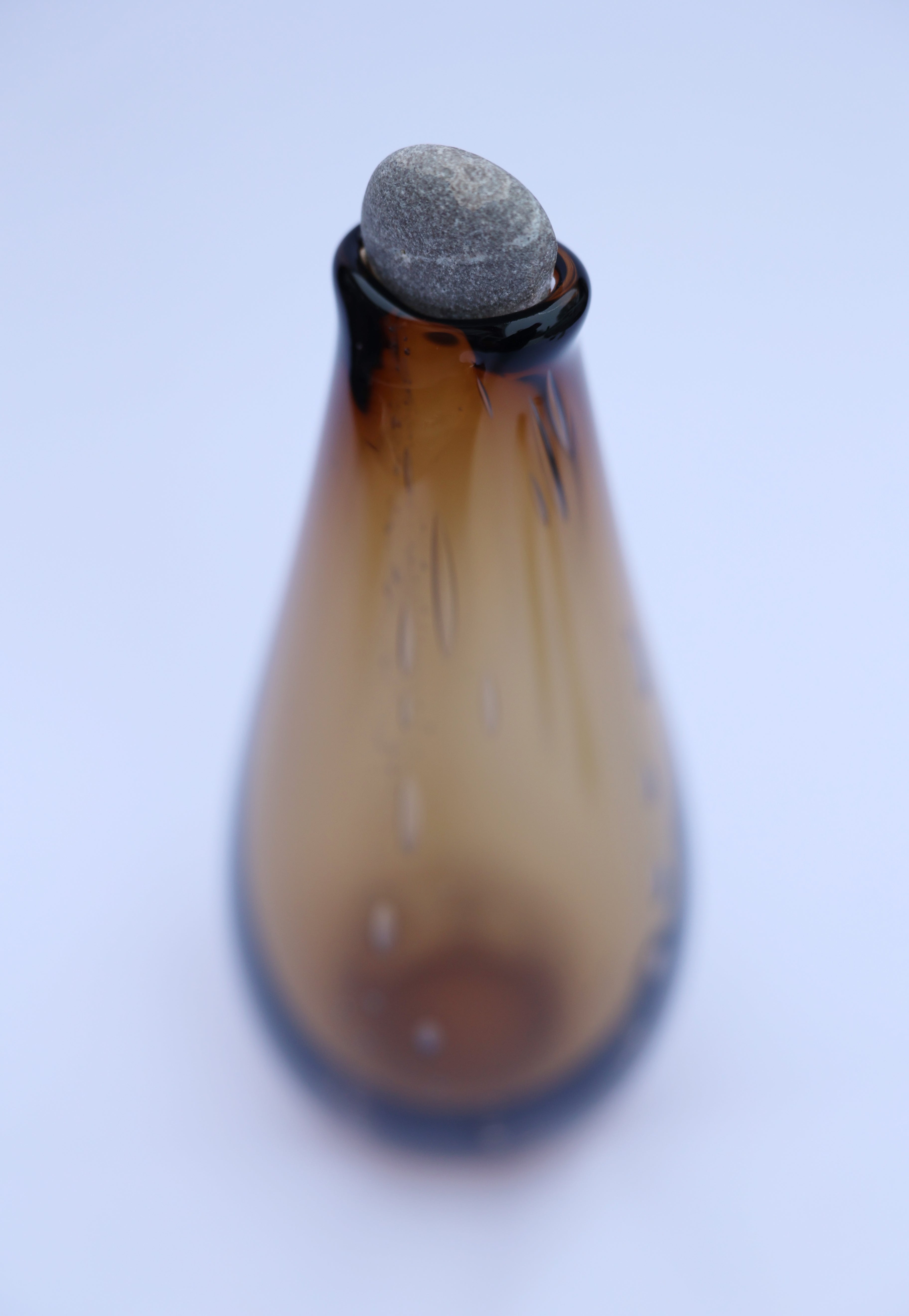 Yutori Glass sculpture with stone