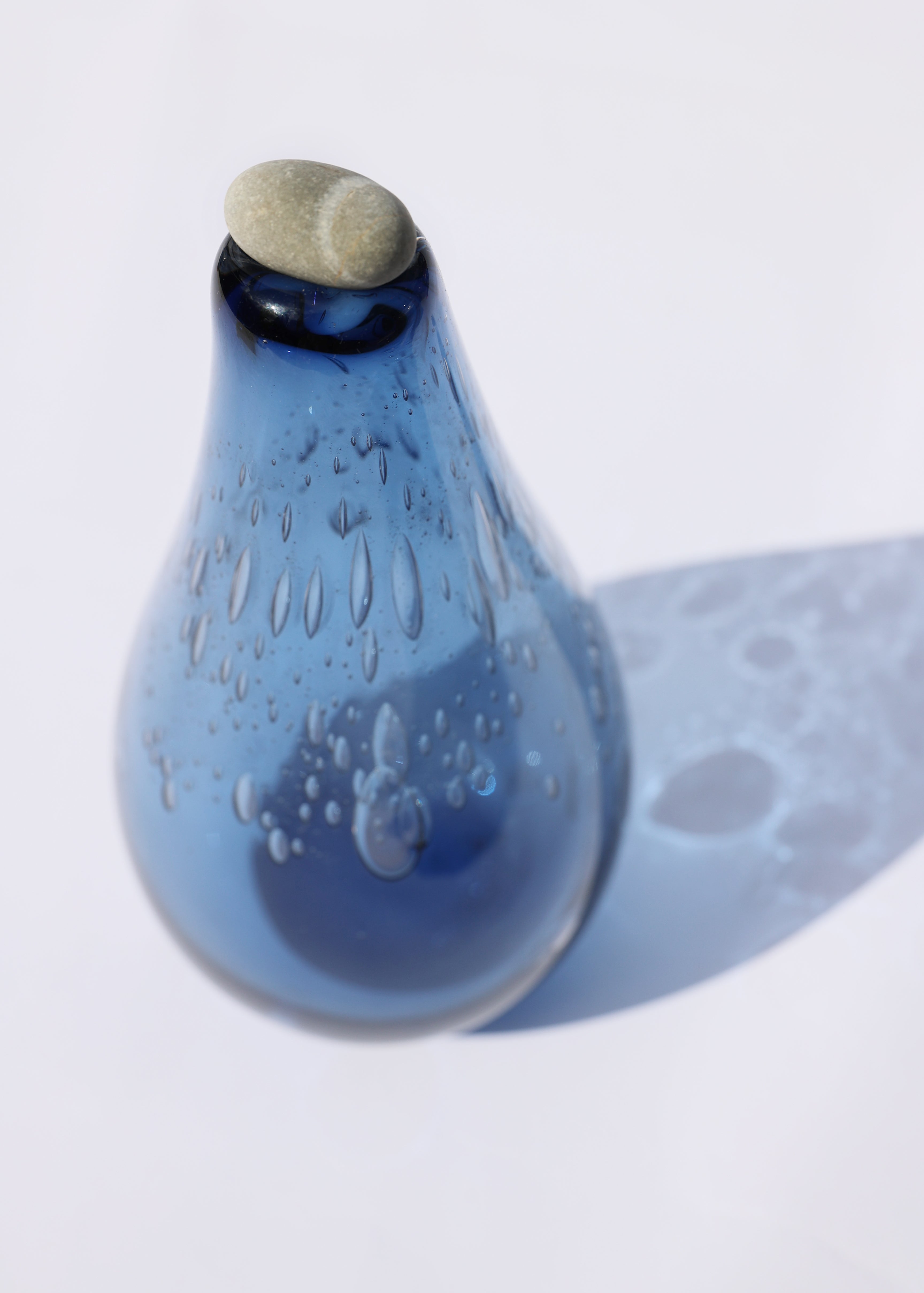 Yutori Glass sculpture with stone
