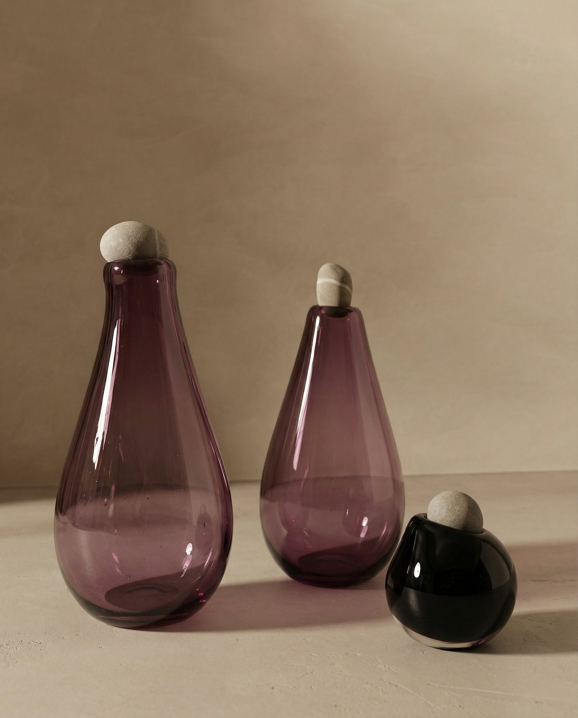 Yutori Glass sculpture with stone